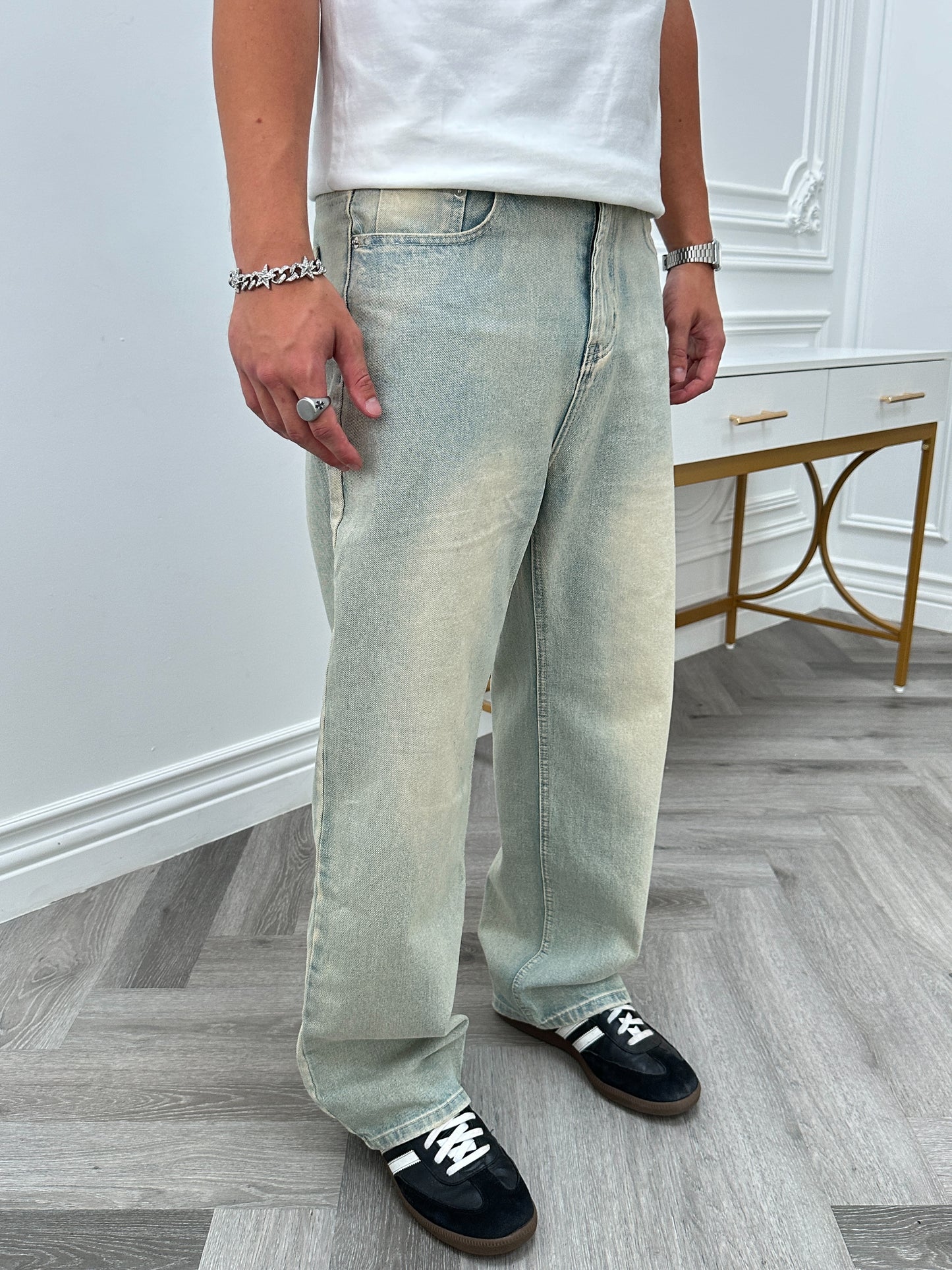 UNFADED WASH JEANS