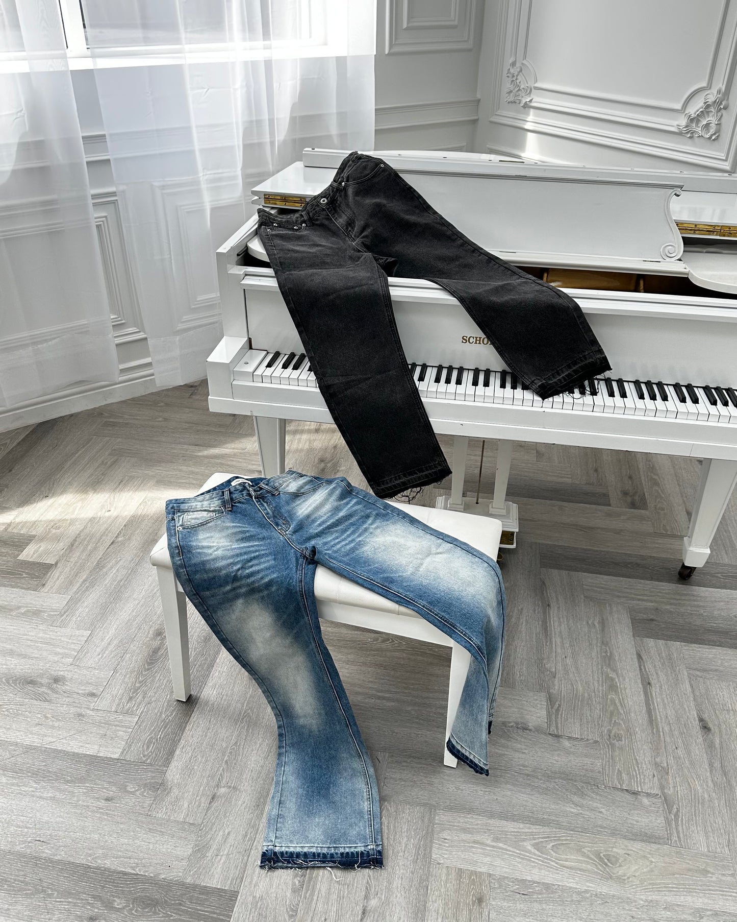 UNFADED FLARED JEANS